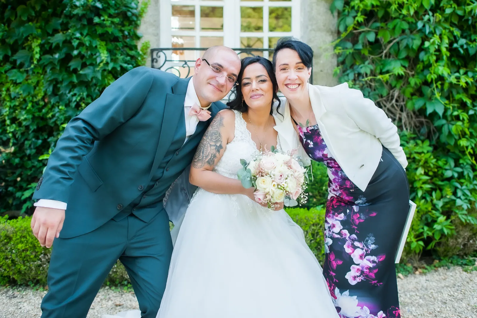 Estella aux côtés des mariés Sara et Steven — coordination jour J