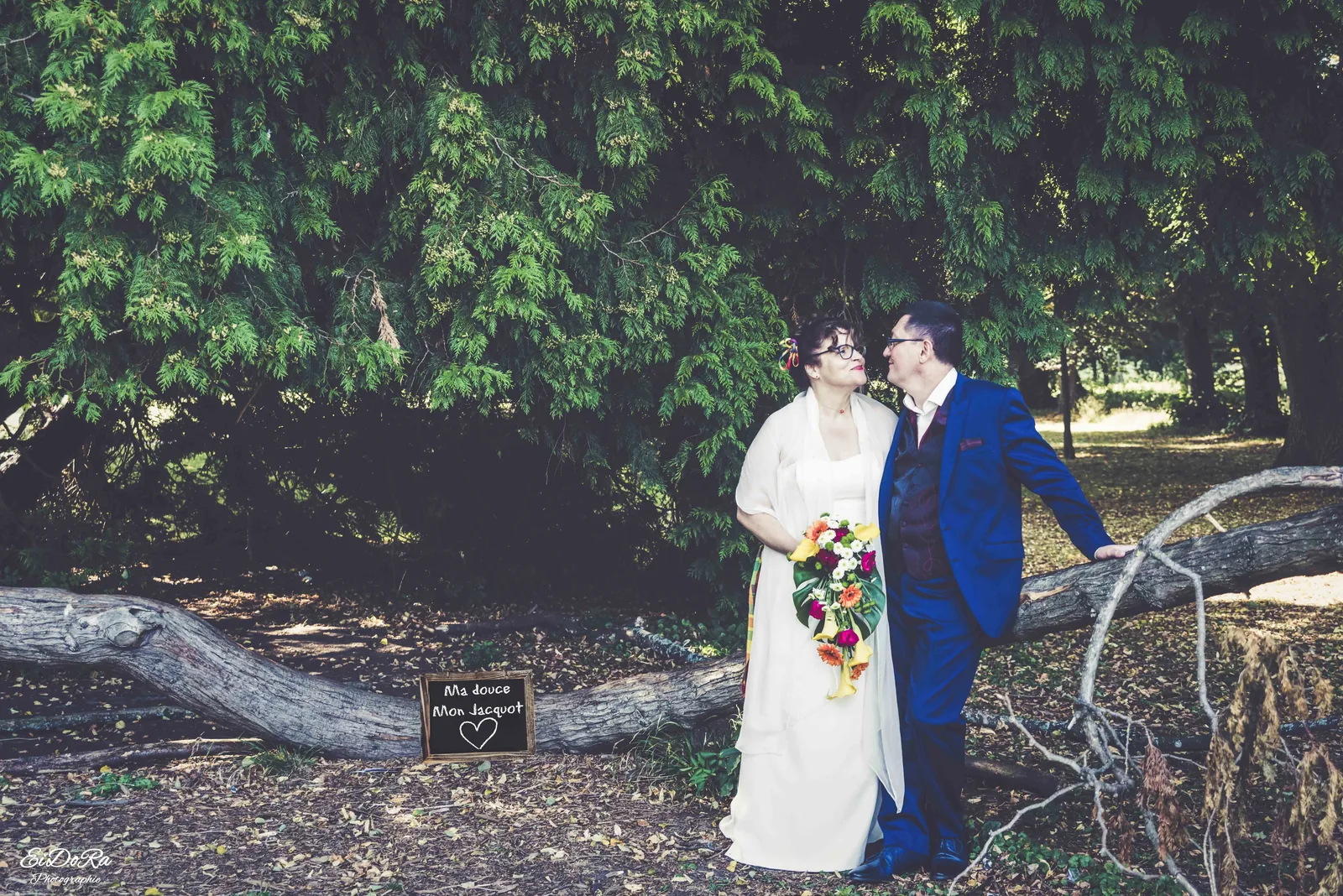 Une célébration haute en couleur inspirée de leur histoire — mariage A. & E. à Domaine de Champigny (77) (photo 2)